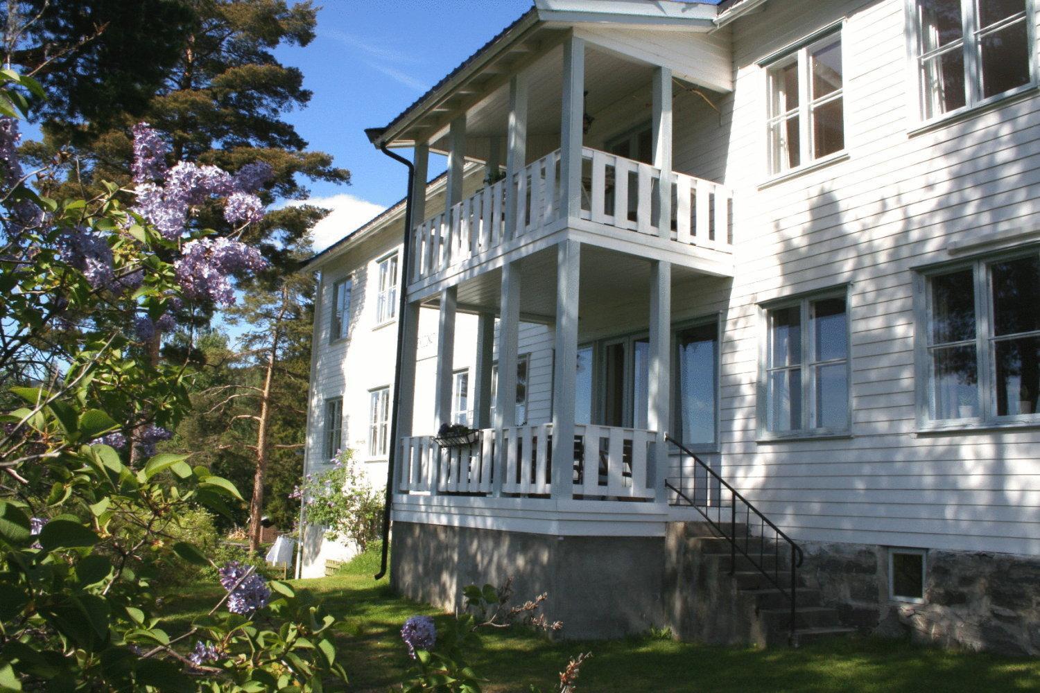 Furulund Pensjonat Ron Exterior photo