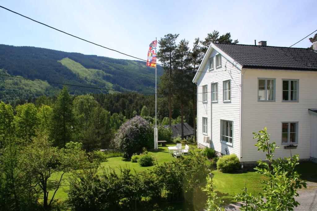 Furulund Pensjonat Ron Exterior photo